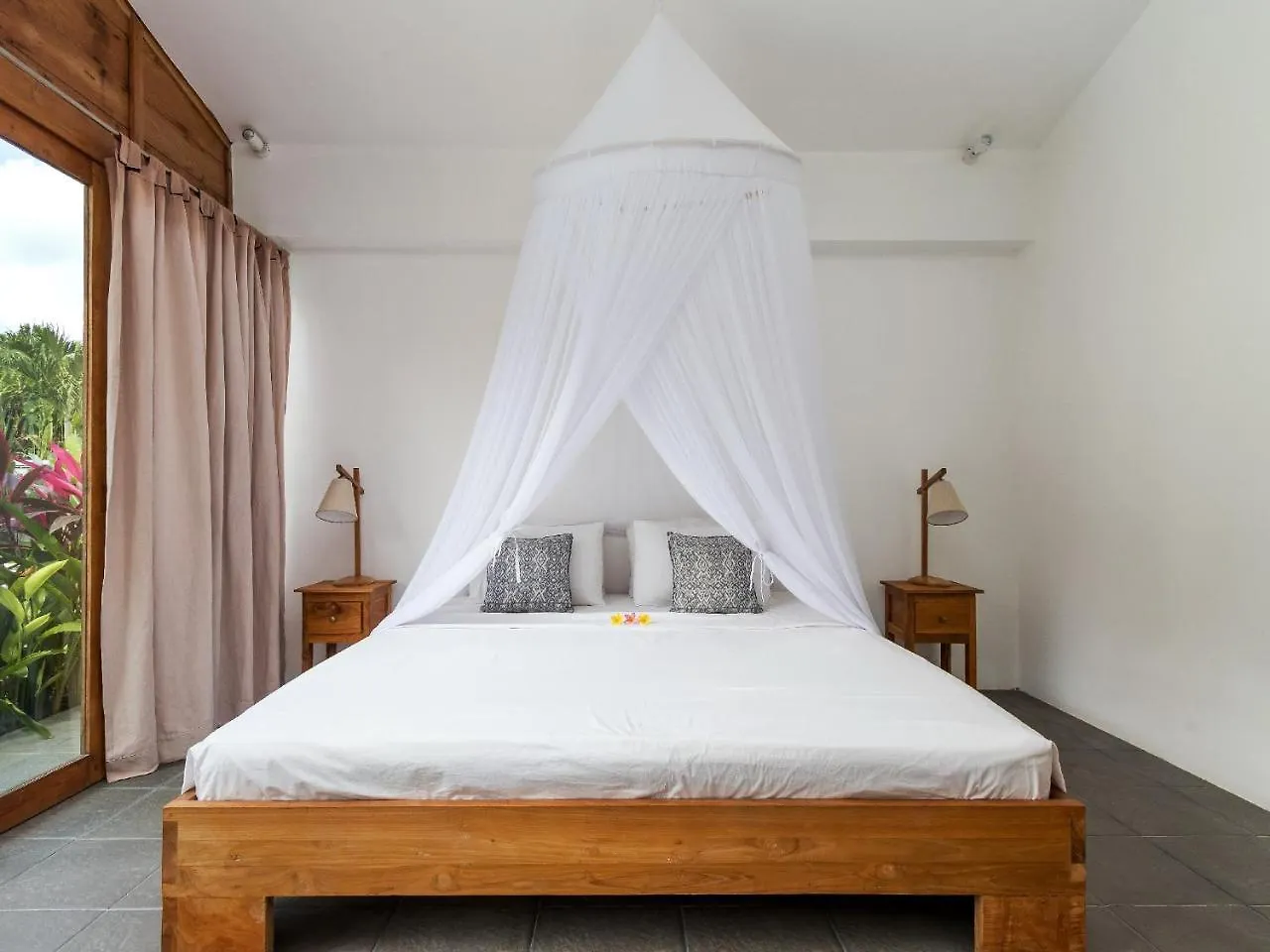 Villa Atmo Seminyak  Seminyak (Bali)